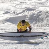 Bigwave Surfer Freddy Olander im Meer von Nazaré