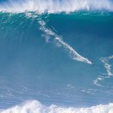 Der Bigwave-Surfer Sebastian Steudtner bei seiner Weltrekord Welle in Nazaré