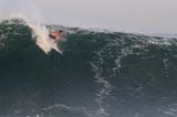 Surfer Freddy Olander auf einer großen Welle