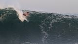 Surfer Freddy Olander auf einer großen Welle