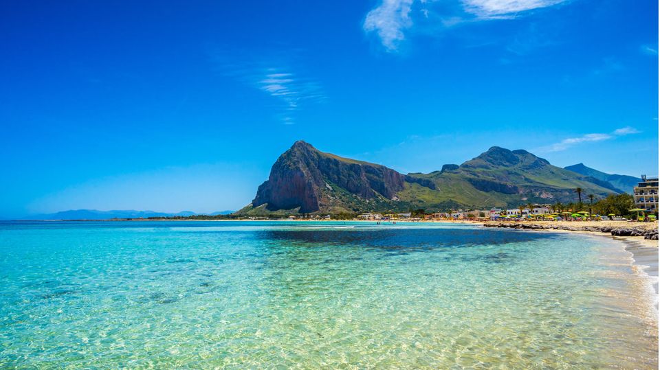 Strand von San Vito lo Capo mit Monte Monaco