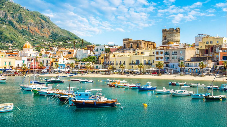 Strand von Forio auf Ischia