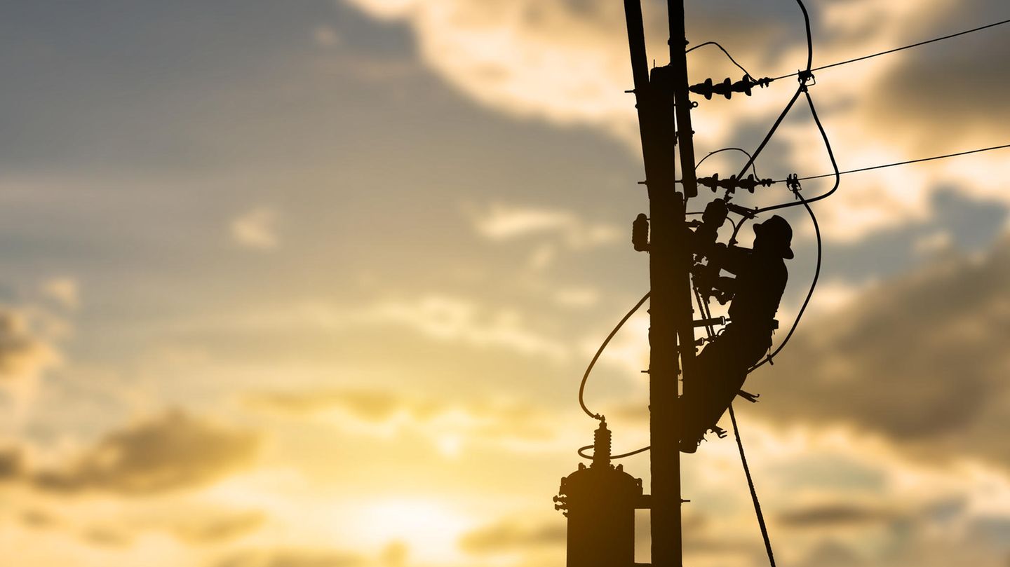 Blackout : Knapp 150 Jahre nachdem Thomas Edison die Glühbirne patentieren ließ, geht ohne Strom nichts mehr auf der Welt. Doch wie sicher ist das Netz? Knapp 150 Jahre nachdem Thomas Edison die Glühbirne patentieren ließ, geht ohne Strom nichts mehr auf der Welt. Doch wie sicher ist das Netz?