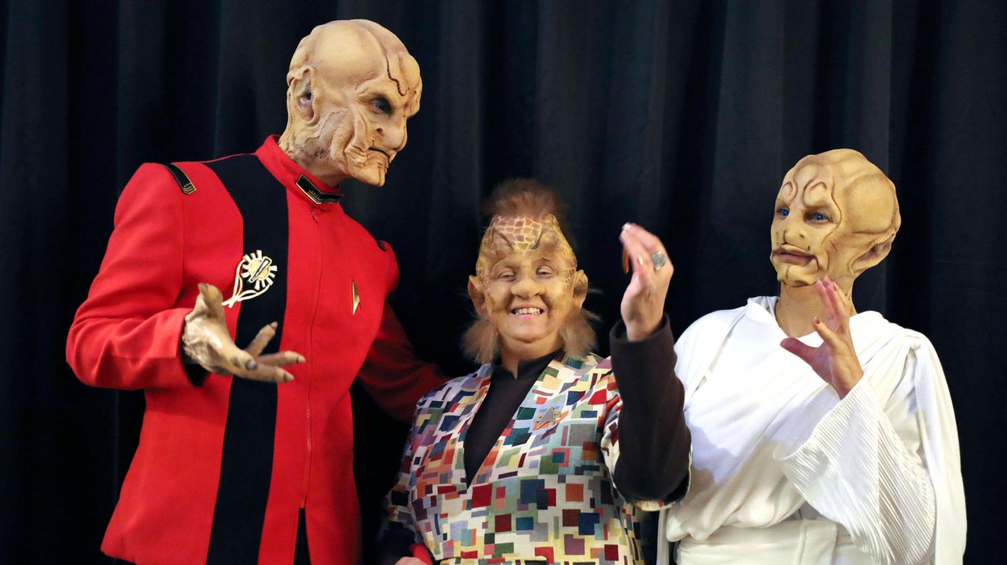 Als Außerirdische Verkleidete auf dem Star-Trek-Event "FedCon 30" in Bonn Als Außerirdische Verkleidete auf dem Star-Trek-Event "FedCon 30" in Bonn