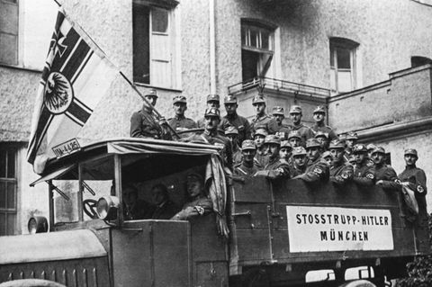 Eine von zahlreichen Bedrohungen für die Weimarer Republik im Jahr 1923: der Hitler-Putsch am 8. und 9. November in München