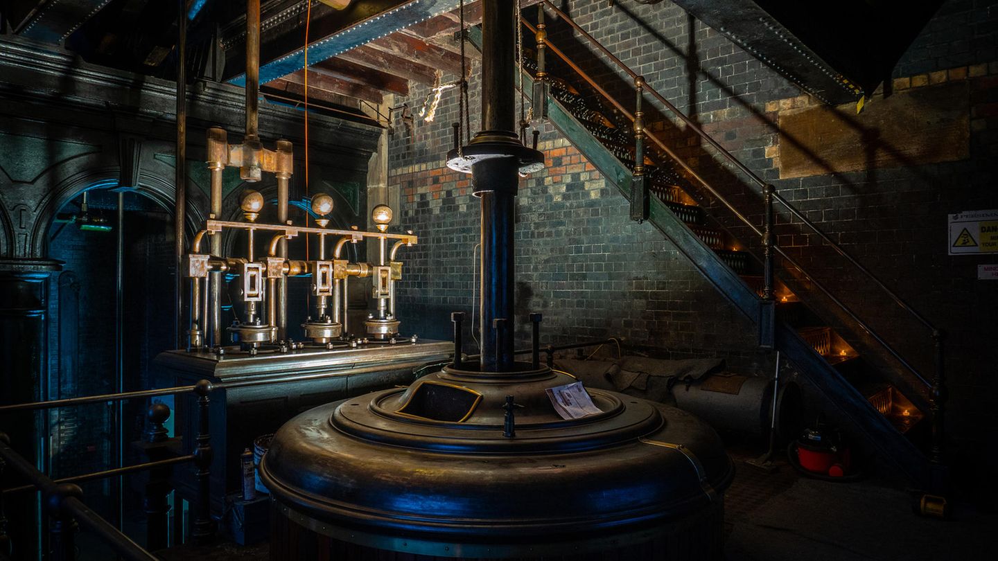 HPOTY Overall Shortlist - David Moore - Sandfields Pumping Station