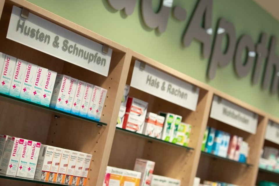 Die europäische Arzneimittelbehörde EMA warnt vor Medikamenten mit dem Wirkstoff Pholcodin. Foto: Friso Gentsch/dpa