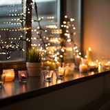 Lichterkette am Fenster