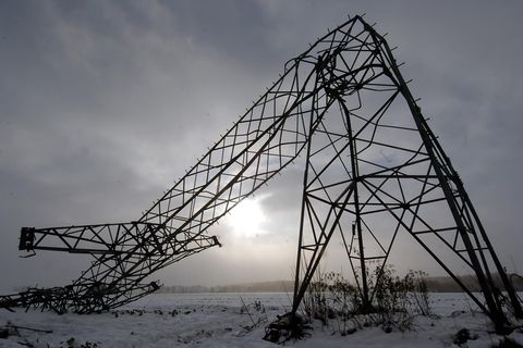 2005 reißen Schnee­stürme im Münsterland 82 Strommasten um. Bis der letzte Ort wieder mit Strom versorgt wird, vergehen sechs Tage. Kann solch ein Ereignis im nächsten Winter wieder passieren?