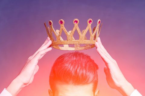Kann man einen Narzissten an seinem arroganten Blick erkennen? Vielleicht. Dieser dient ihm aber nur aus Selbstschutz – Narzissten haben tief im Inneren ein geringes Selbstbewusstsein