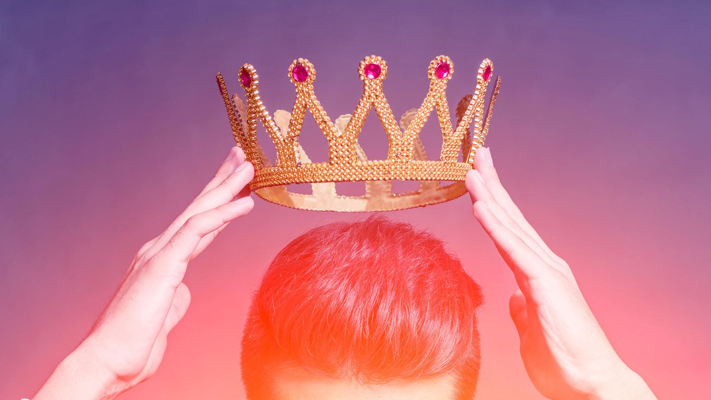 Kann man einen Narzissten an seinem arroganten Blick erkennen? Vielleicht. Dieser dient ihm aber nur aus Selbstschutz – Narzissten haben tief im Inneren ein geringes Selbstbewusstsein