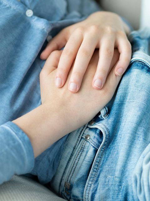 Im Schnitt dauert es über zehn Jahre, bis Frauen die Diagnose "Endometriose" für ihre Symptome erhalten, die zuvor lange als "Menstruationsbeschwerden" bagatellisiert werden