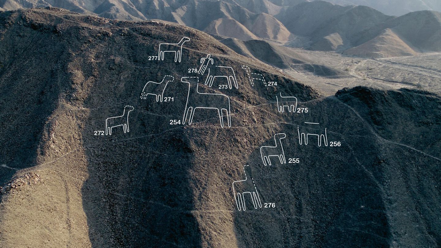 Geoglyphen in der Wüste von Peru