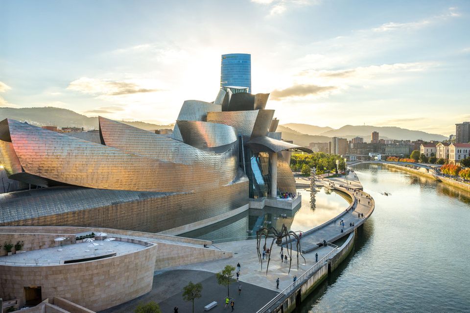 Guggenheim Museum Bilbao  1.4982