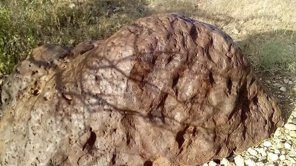 Alien-Mineralien: Der El Ali-Metorit wurde mittlerweile von seinem ursprünglichen Fundort entfernt - und soll sich jetzt in China befinden Der El Ali-Metorit wurde mittlerweile von seinem ursprünglichen Fundort entfernt - und soll sich jetzt in China befinden