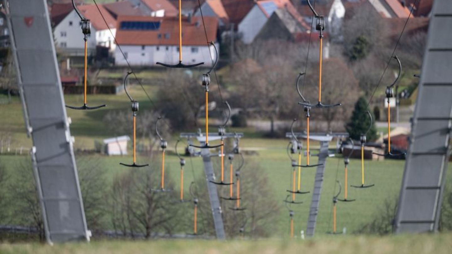 Kein Schnee im Skigebiet