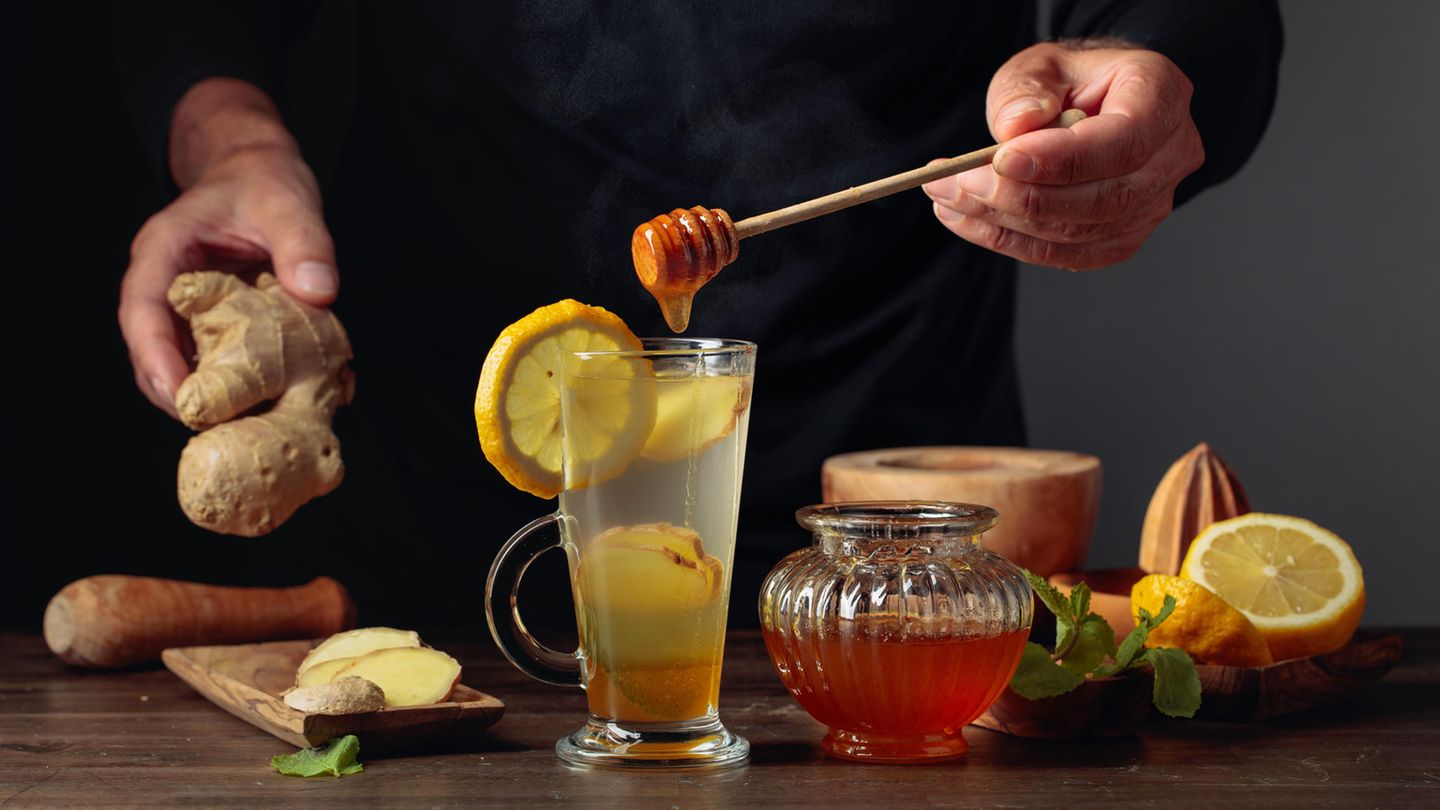 Zitrone, Honig und Ingwer sind bewährte Hausmittel gegen Halsschmerzen