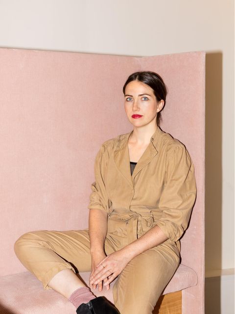 Es gab eine Zeit in Eva Biringers Leben, da spielte der Alkohol eine zentrale Rolle. So wie ihr ergeht es vielen emanzipierten und gebildeten jungen Frauen, hat Biringer herausgefunden. Heute lebt sie abstinent und spürt viel größeres Selbstbewusstsein, das sie sich früher im Rausch antrank 