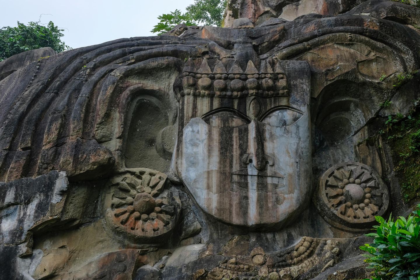 Felsengesichter von Unakoti, Indien Felsenanlage von Unakoti