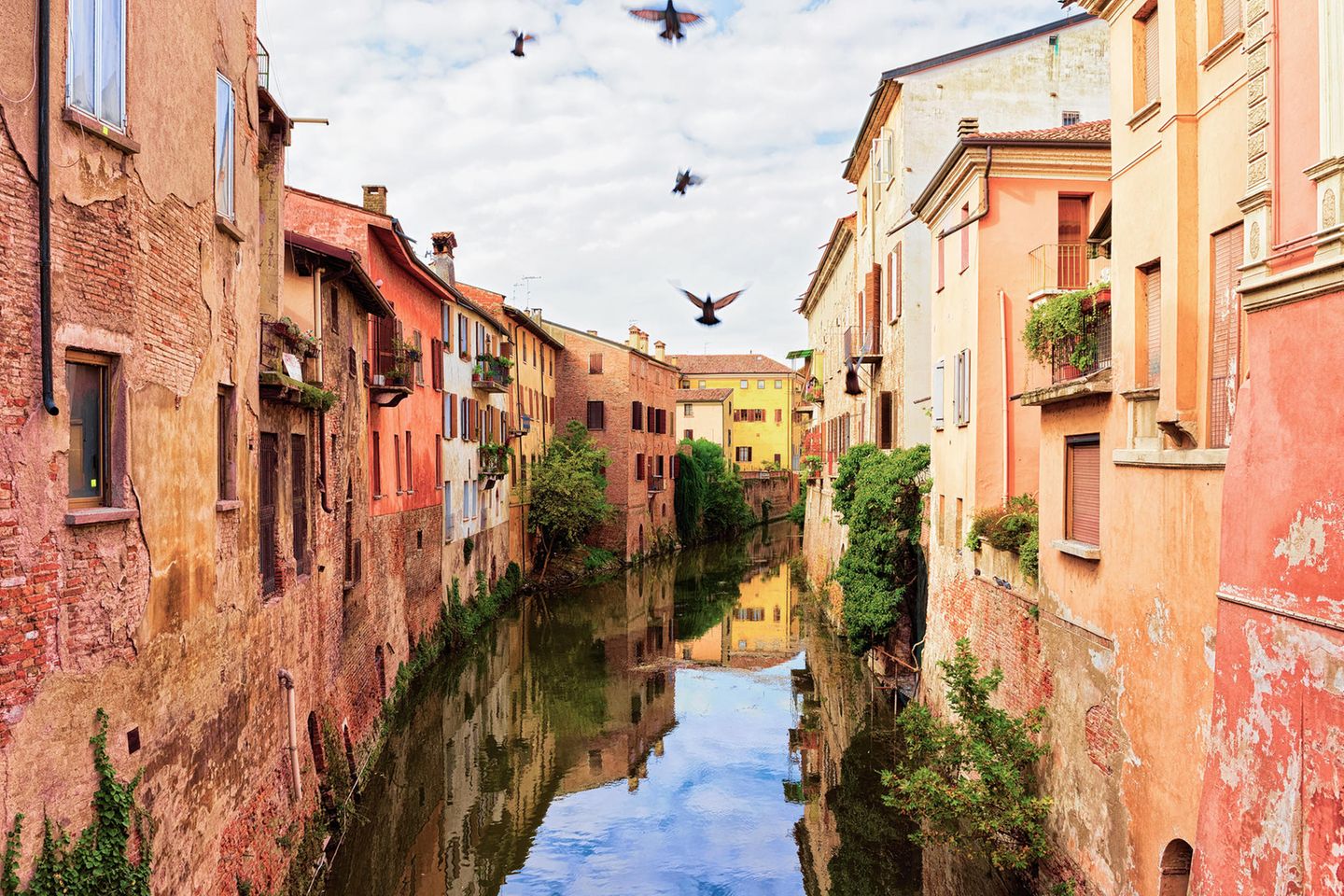 Mantua: Kleinod südlich des Gardasees Kanal in Mantua