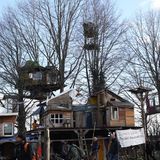 Die Dorfbewohner*innen haben Lützerath bereits verlassen, Klimaschützer*innen haben ein Camp erreichtet und Baumhäuser bezogen