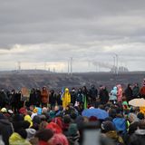 Die Menschen vor Ort trotzen Wind und Wetter, während fast alle Bundesländer Einsatzkräfte nach Lützerath schicken. Einer der größten Polizeieinsätze der jüngsten Geschichte der Bundesrepublik steht bevor