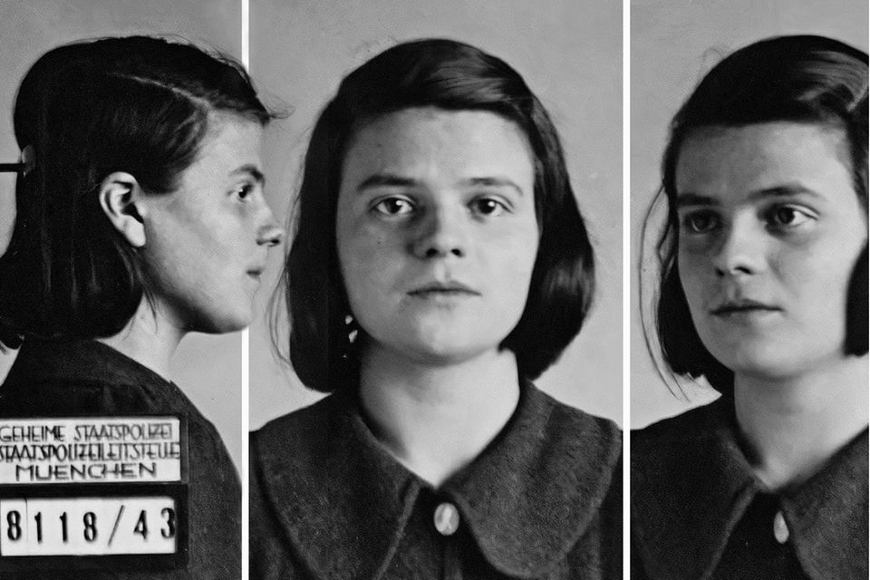 Sophie Scholl am 18. Februar 1943 nach ihrer Verhaftung. Vier Tage später wurde sie zum Tode verurteilt und hingerichtet, genau wie ihr Bruder Hans Scholl und der gemeinsame Freund Christoph Probst