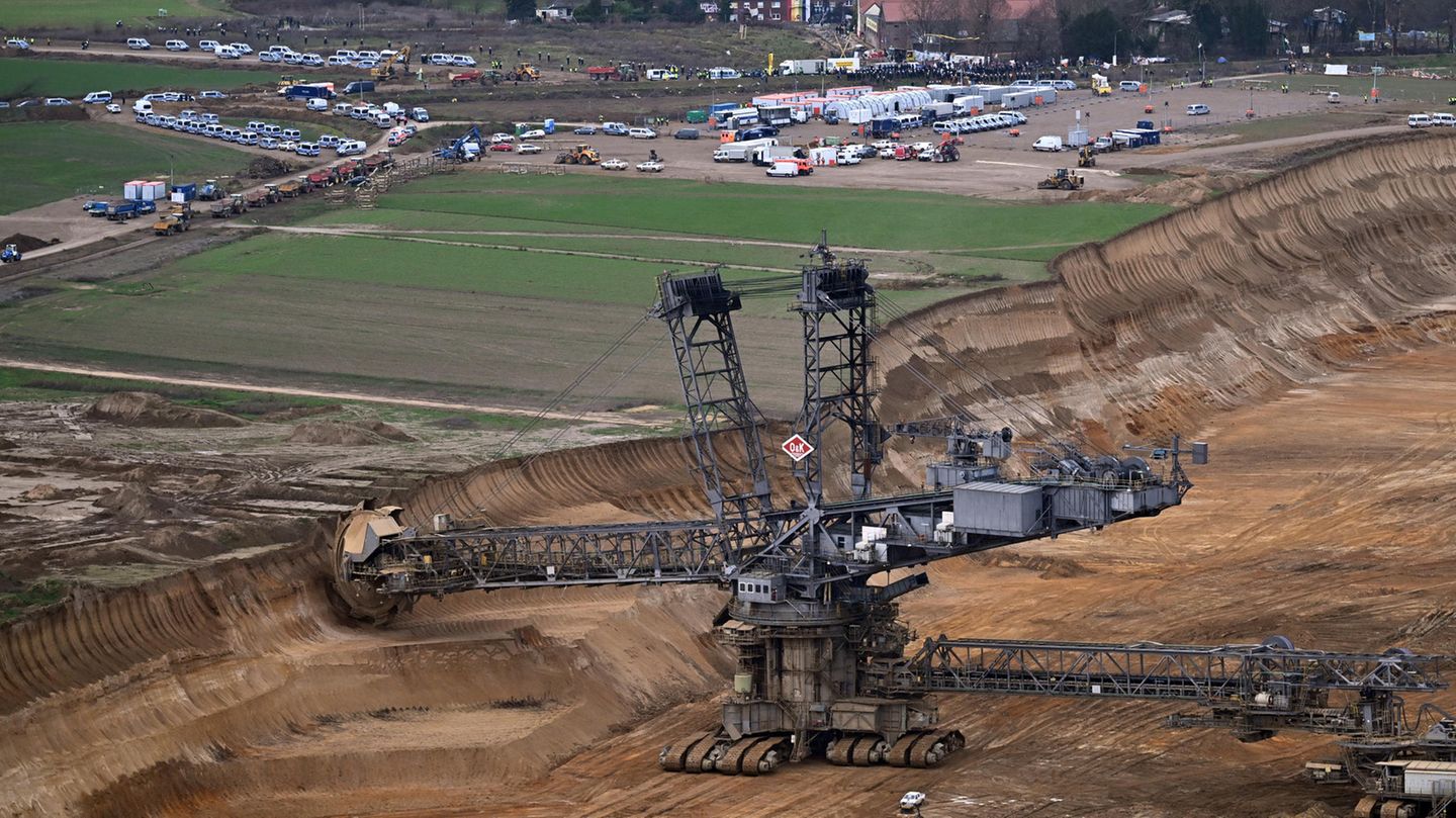 Nordrhein-Westfalen: Der Weiler Lützerath bei Erkelenz soll zur Erweiterung des Braunkohletagebaus Garzweiler II abgebaggert werden