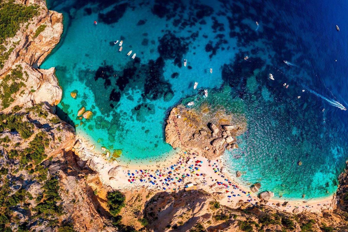 Blick aus der Vogelperspektive auf die Cala Goloritze