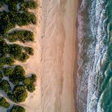 Luftbild eines Strands in Italien