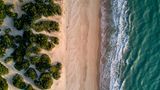 Luftbild eines Strands in Italien