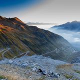 Eines der ältesten und zugleich größten Schutzgebiete im Alpenraum ist der Nationalpark Stilfserjoch im Herzen des Hochgebirges. Das Areal umfasst die typischen, von Gletschern und Flüssen geformten Täler rund um das imposante Ortler-Cevedale-Massiv. Geprägt wird es durch imposante Berggipfel, üppige Wälder, Bergwiesen und Wildbäche.