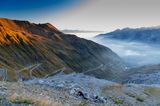 Eines der ältesten und zugleich größten Schutzgebiete im Alpenraum ist der Nationalpark Stilfserjoch im Herzen des Hochgebirges. Das Areal umfasst die typischen, von Gletschern und Flüssen geformten Täler rund um das imposante Ortler-Cevedale-Massiv. Geprägt wird es durch imposante Berggipfel, üppige Wälder, Bergwiesen und Wildbäche.