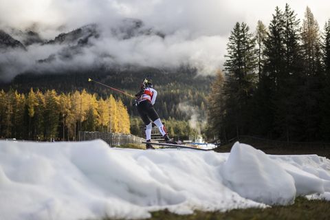 Skifahren bei frühlingshaften Temperaturen gelingt nur dank Kunstschnee. Doch tiefergelegene Skiorte wird auch er auf Dauer nicht retten können