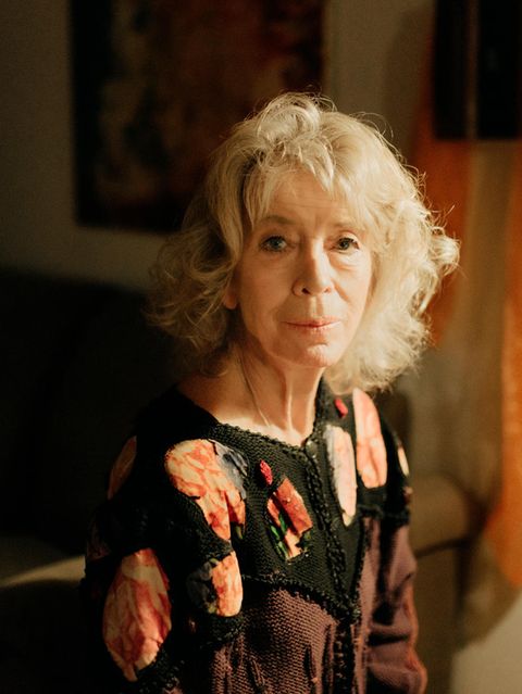 Irmtraud Tarr ist Psychotherapeutin, Organistin und Autorin. In ihren Ratgeberbüchern beschäftigt sie sich ausführlich mit der Kunst des Loslassens. In ihrem Buch "Was rettet" (Patmos Verlag, 2021) beschreibt sie ihren Weg durch die Trauer