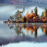 Herbstliche Stimmung an einem See
