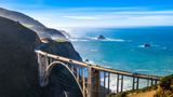 Der Traum eines jeden Autofahrers: Einmal den kalifornischen Küstenhighway No.1 entlangcruisen. Zu den schönsten Abschnitten gehört der Big Sur samt Bixby Creek Bridge