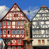 Ruhland-Statue auf dem Marktplatz von Treysa
