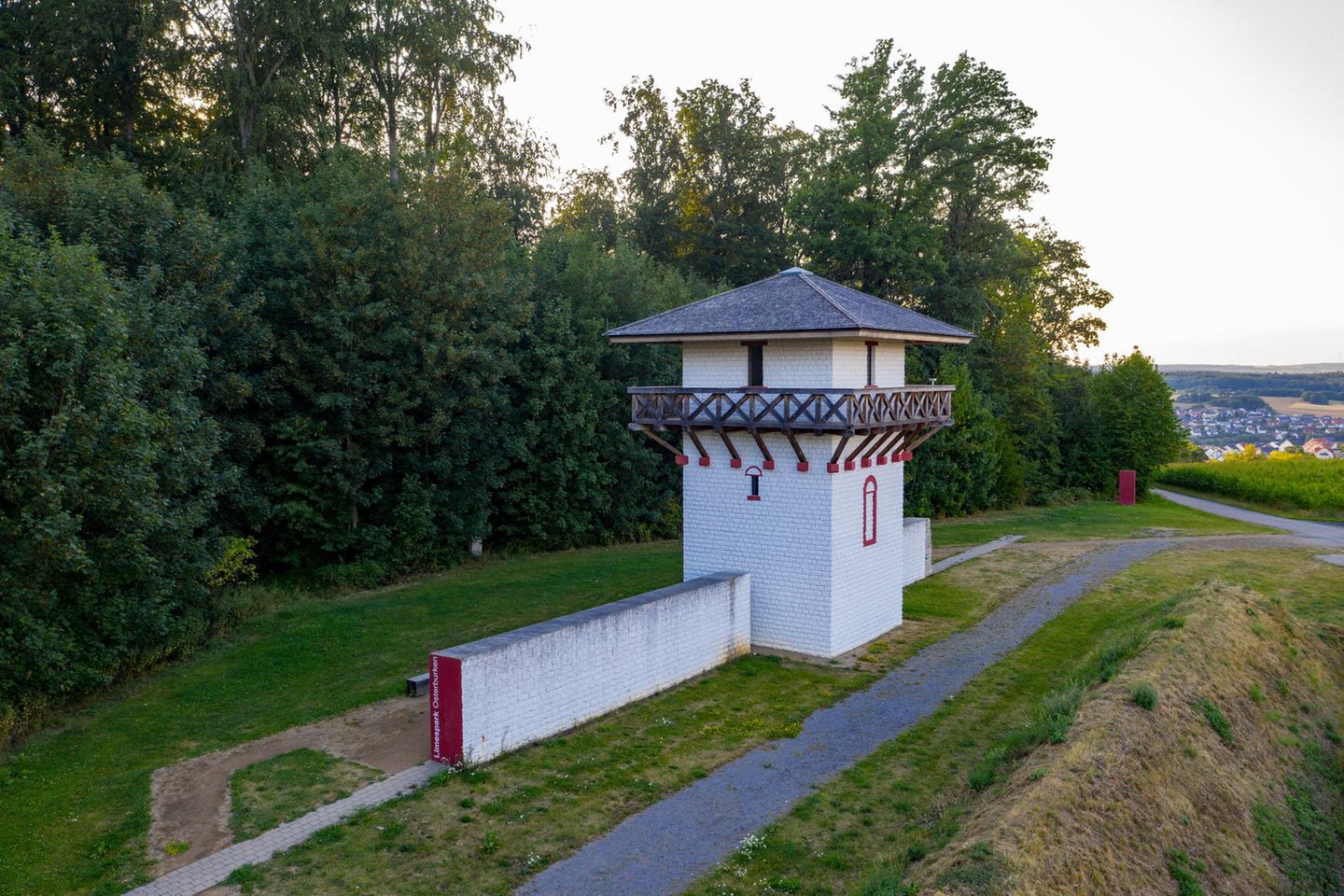 Nachbau eines Römer-Wachtturms im Limespark Osterburken