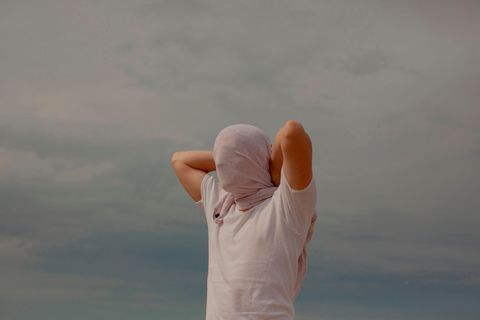 Reue zu zeigen bedeutet, Verantwortung fürs eigene Handeln zu übernehmen. Wer sich vor seinen Taten versteckt, kann aus möglichen Fehlern auch nicht lernen 