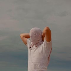 Reue zu zeigen bedeutet, Verantwortung fürs eigene Handeln zu übernehmen. Wer sich vor seinen Taten versteckt, kann aus möglichen Fehlern auch nicht lernen 