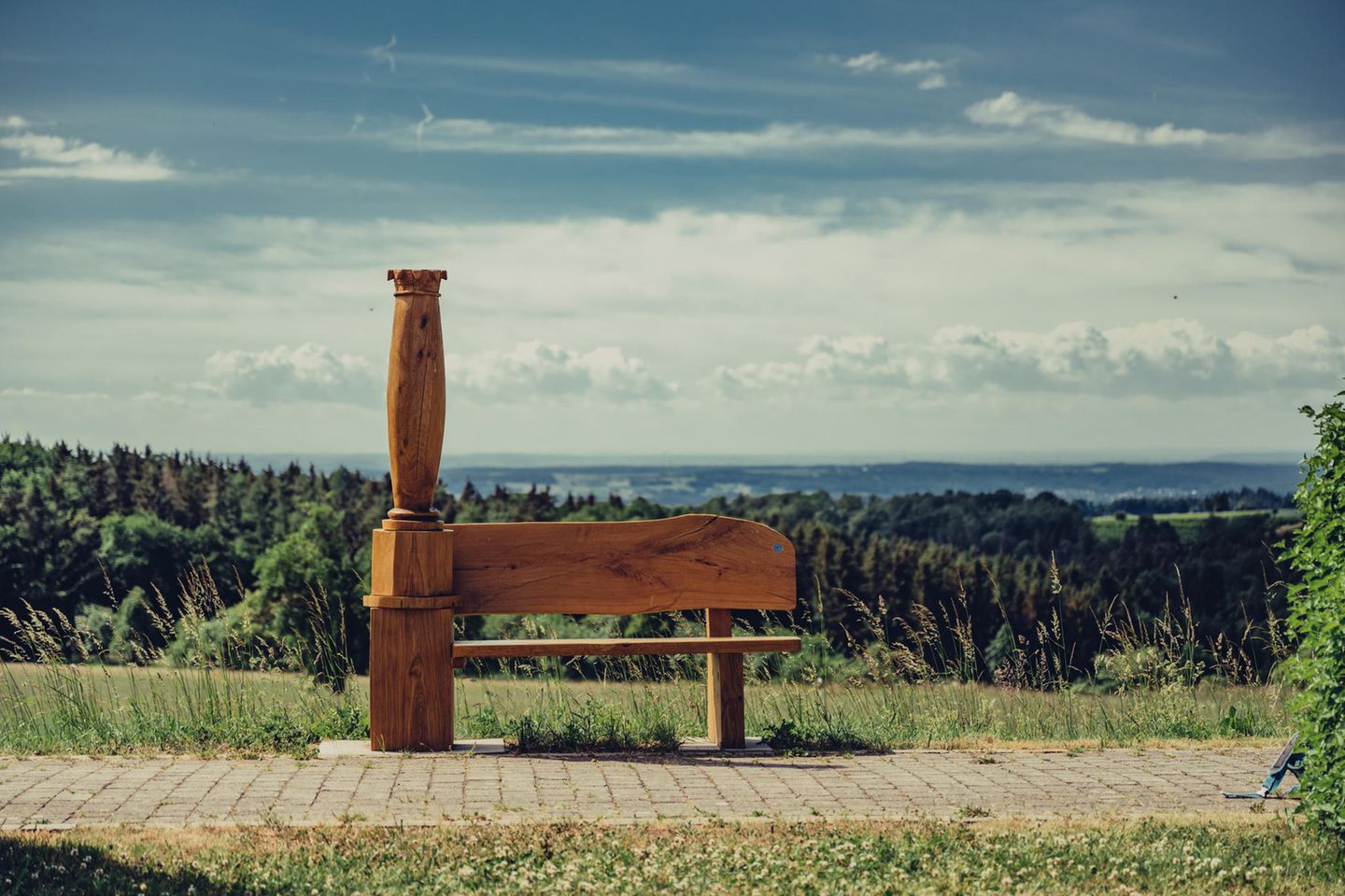 "Venuspfad Limbach" im Odenwald  Jupiterbank auf dem Venuspfad