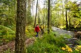 Wandernde im malerischen Eyachtal