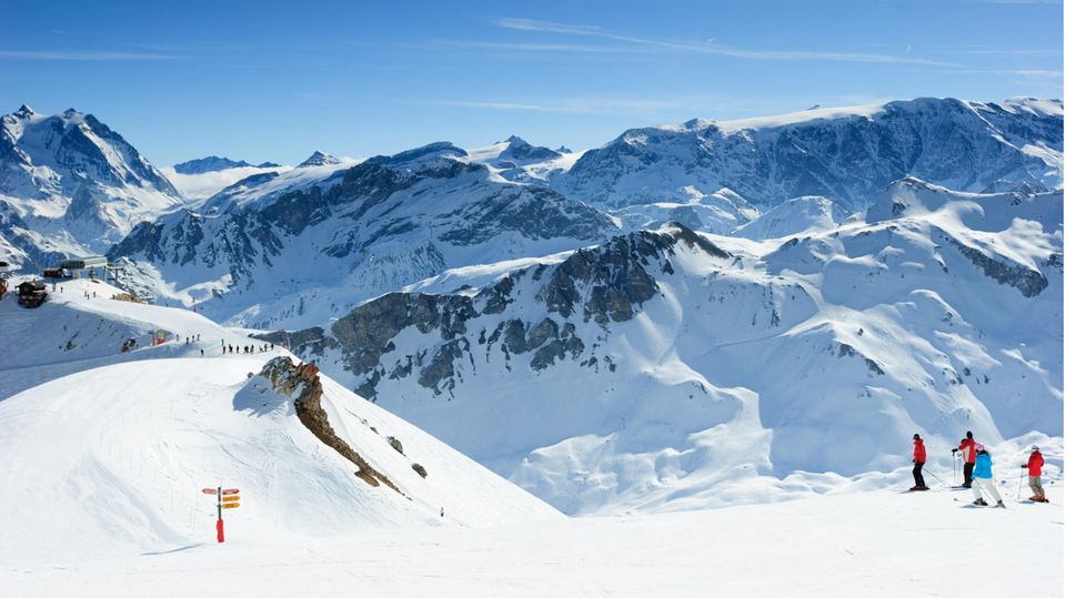Skiläufer in den Französischen Alpen Skiläufer in den Französischen Alpen