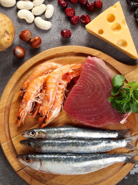 Viele Menschen sind heute, auch durch eine salzarme Ernährung, mit Jod unterversorgt. Durch den Verzehr bestimmter Lebensmittel lässt sich gegensteuern. Auch in der Kantine oder beim Bäcker lohnt es sich, nach der Verwendung von Jodsalz zu fragen 