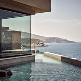 Das Hotel "Acro Suites Agia Pelagia" liegt am griechischen Meer