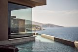 Das Hotel "Acro Suites Agia Pelagia" liegt am griechischen Meer