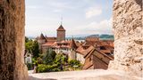 Stadtmauer von Murten in der Schweiz