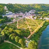 Luftbild der Gemeinde La Roche-Guyon in Frankreich