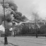 Brennendes Gebäude im Warschauer Ghetto 1943